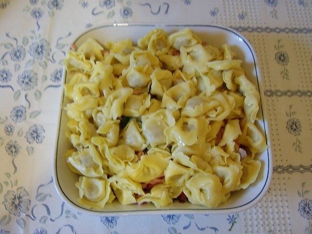 Salata cu tortellini