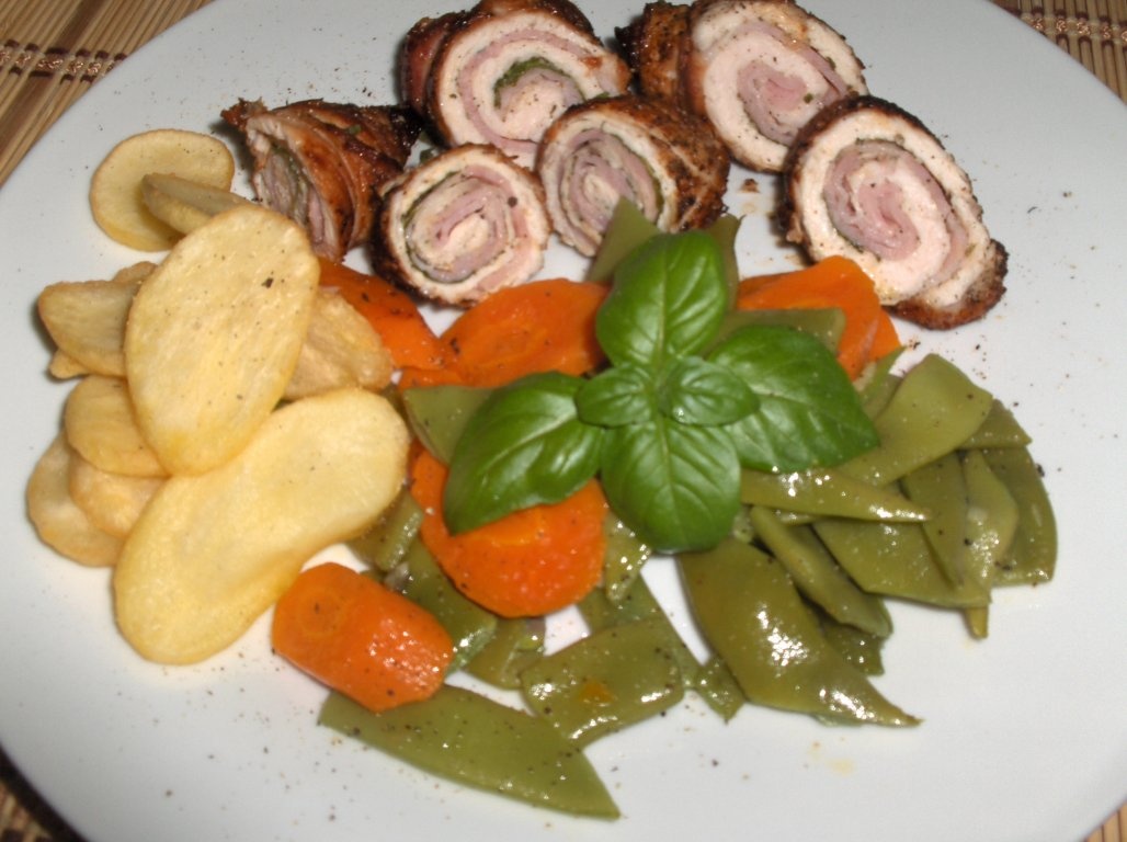 Rulouri de curcan cu bacon si menta