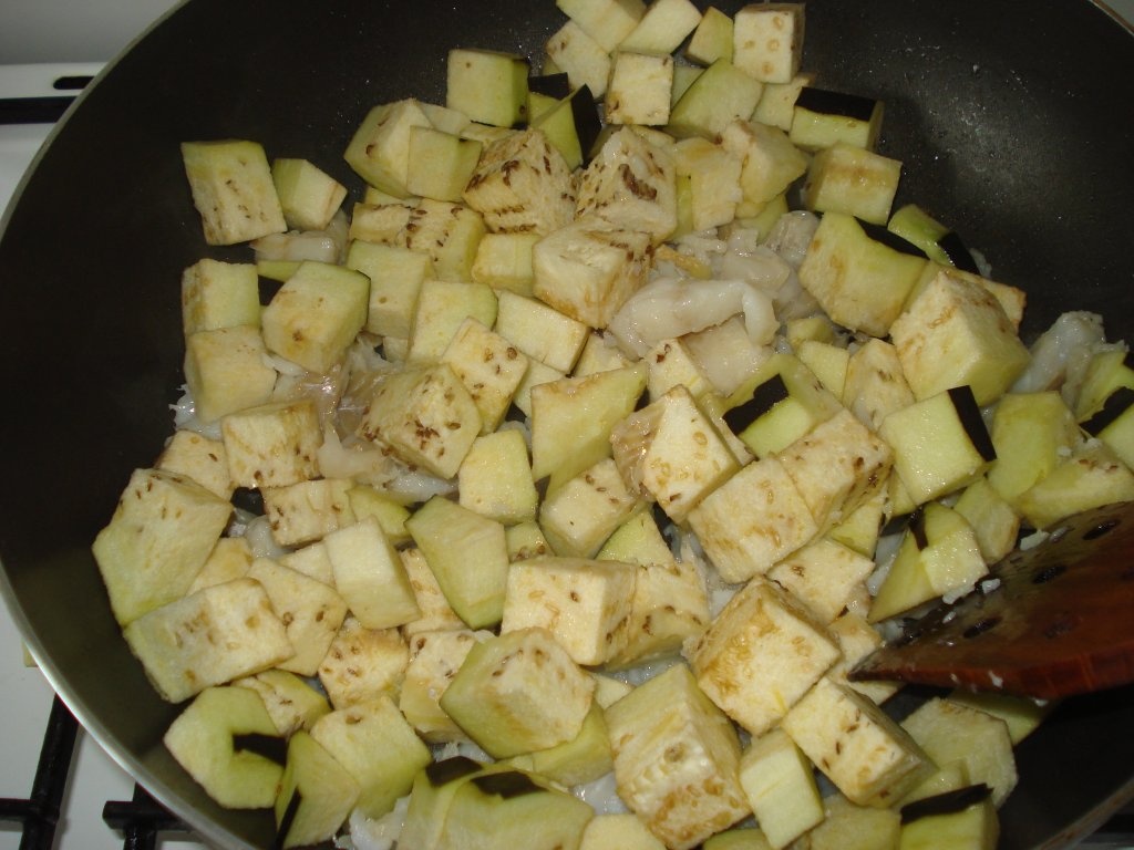 Peste cu vinete si rosii