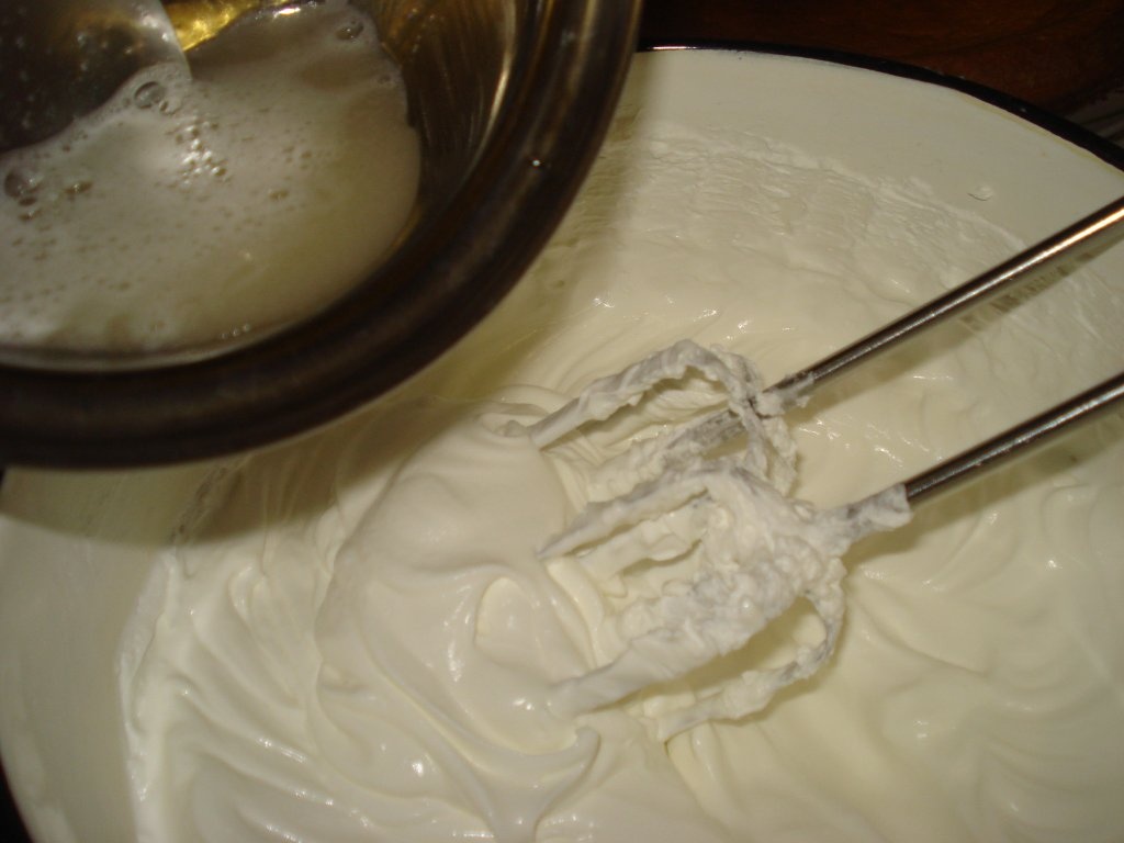 Tort cu iaurt simplu