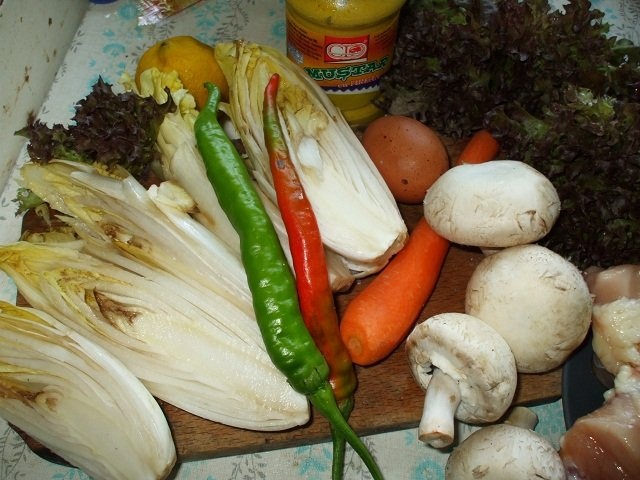 Andive inabusite cu ciuperci si piept de pui