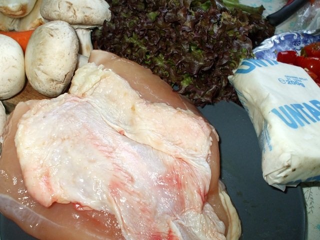 Andive inabusite cu ciuperci si piept de pui