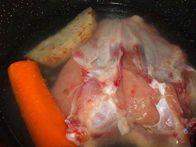 Andive inabusite cu ciuperci si piept de pui