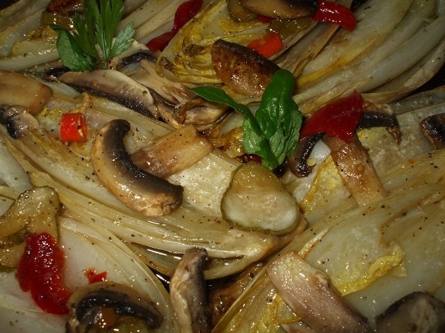 Andive inabusite cu ciuperci si piept de pui