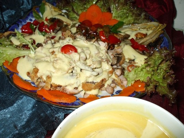 Andive inabusite cu ciuperci si piept de pui