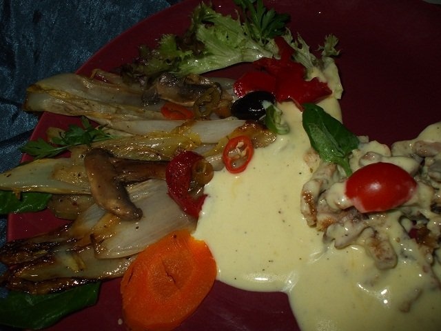 Andive inabusite cu ciuperci si piept de pui