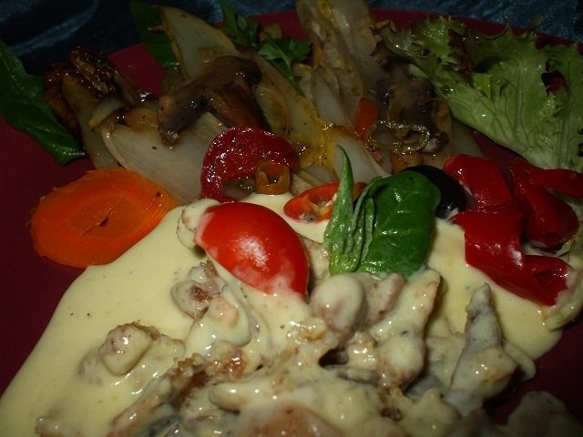 Andive inabusite cu ciuperci si piept de pui