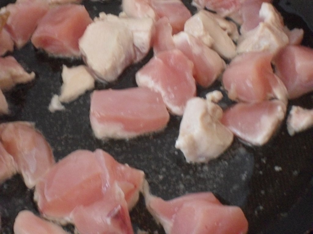 Piept de pasare cu conchiglie si zarzavat