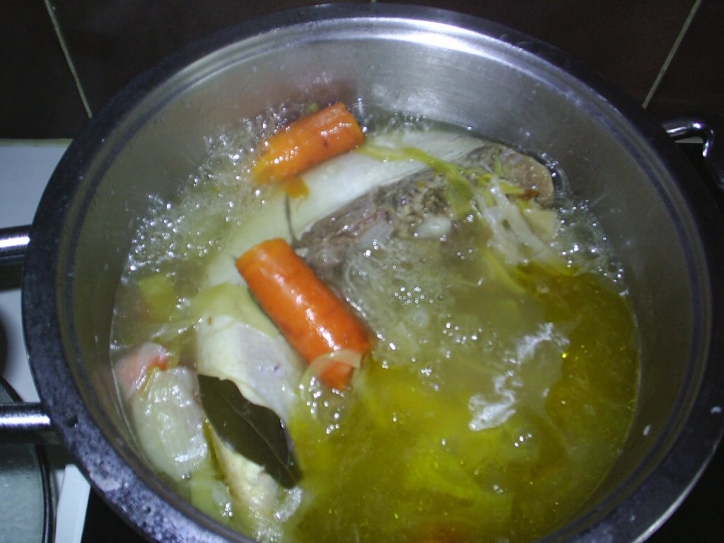 Rundstong met madeirasaus (limba de vaca in sos madera)