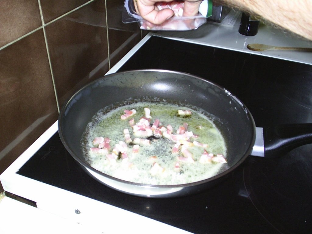 Rundstong met madeirasaus (limba de vaca in sos madera)