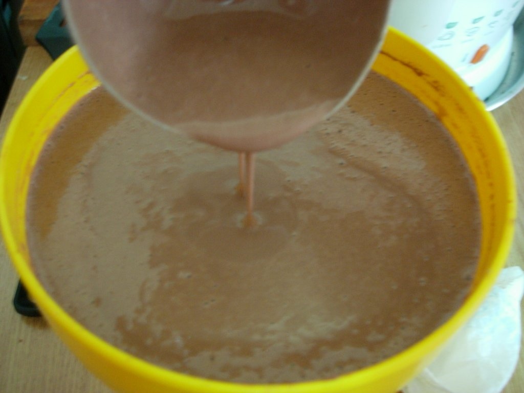 Clatite "bronzate" cu branza si menta