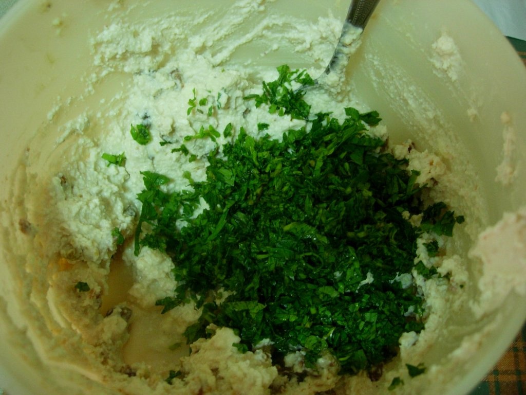 Clatite "bronzate" cu branza si menta