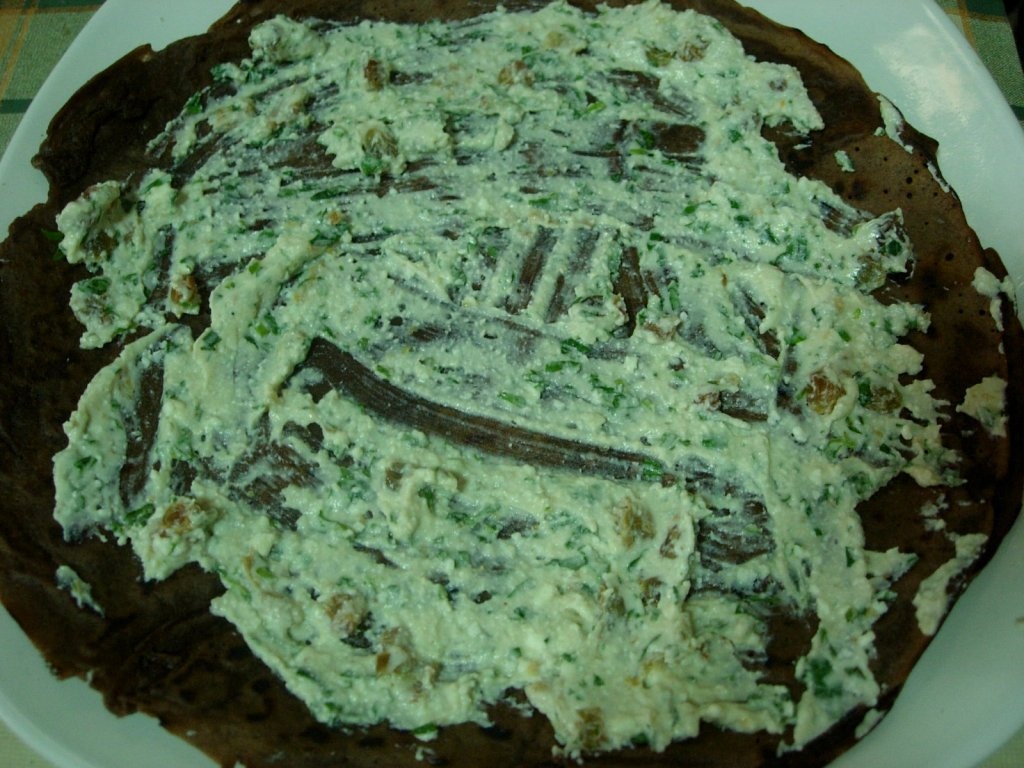 Clatite "bronzate" cu branza si menta