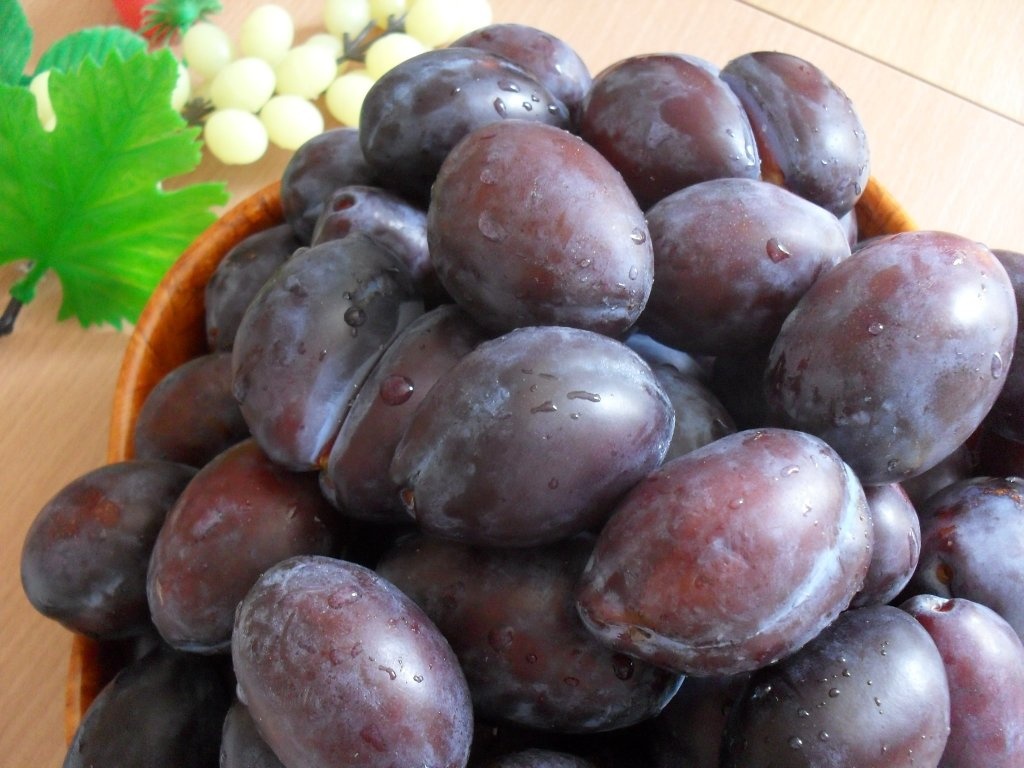 Compot pt iarna din prune brune