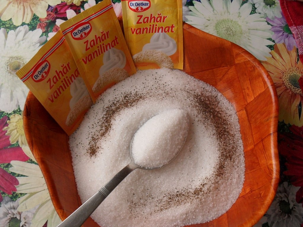 Compot pt iarna din prune brune