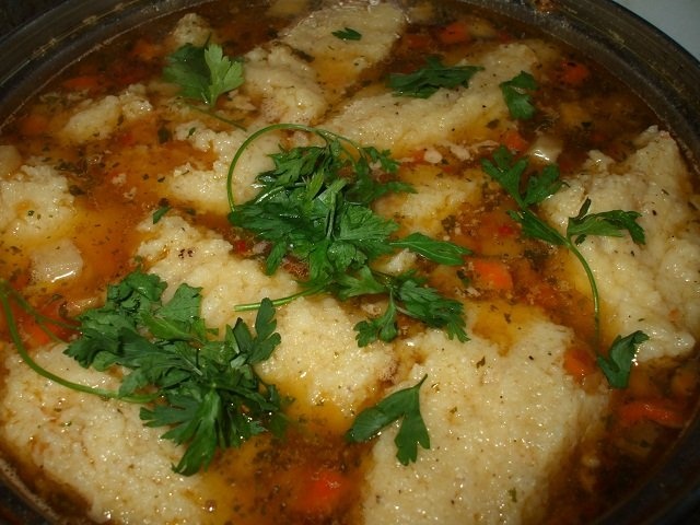 Supa de rosii cu oase garf si galuste