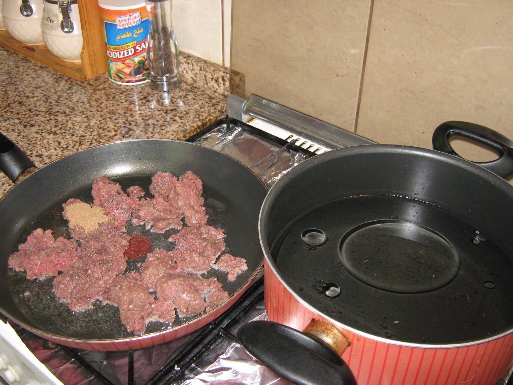 Macaroane cu sos de iaurt si usturoi-specific tarilor arabe