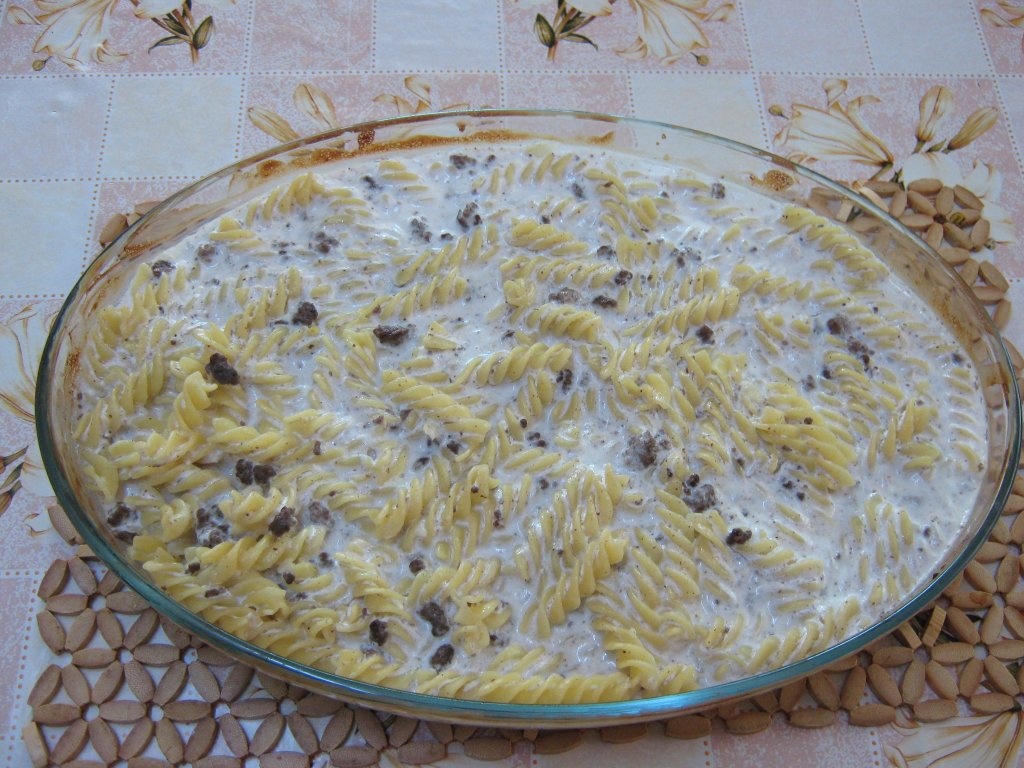 Macaroane cu sos de iaurt si usturoi-specific tarilor arabe