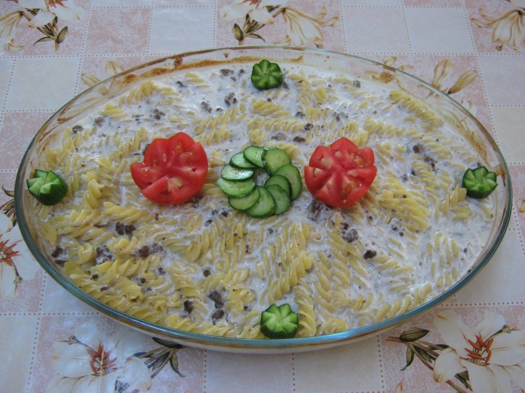 Macaroane cu sos de iaurt si usturoi-specific tarilor arabe