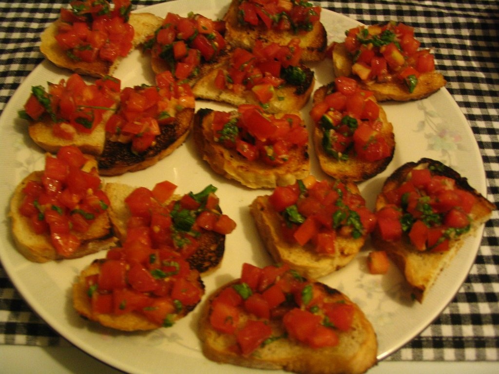 bruschete de rosii cu busuioc