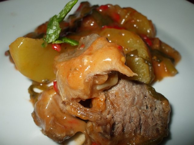 Stufat cu limba de porc