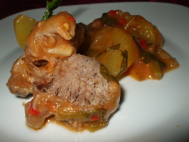 Stufat cu limba de porc