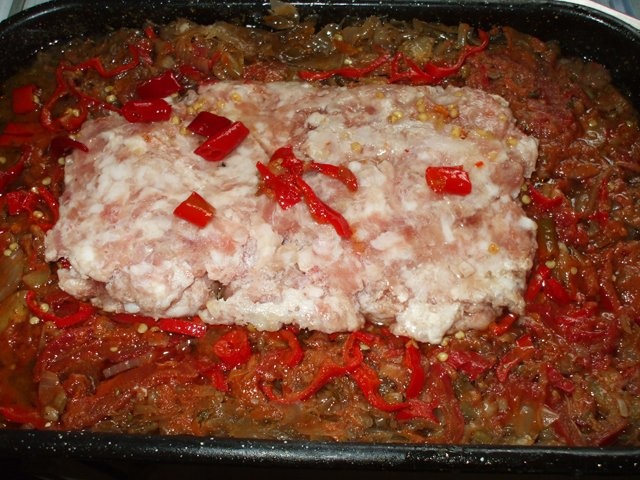 Varza cu carne tocata la cuptor