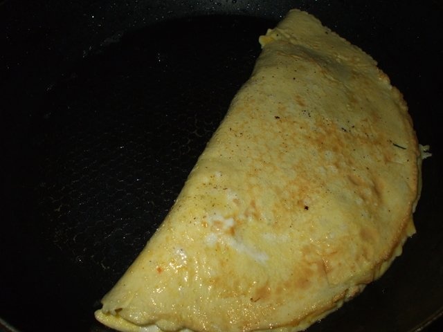 Omleta Calzone cu cascaval si verdeturi