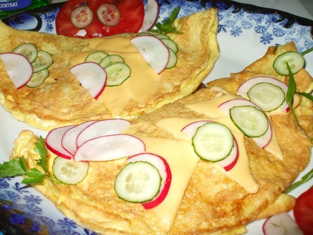 Omleta Calzone cu cascaval si verdeturi