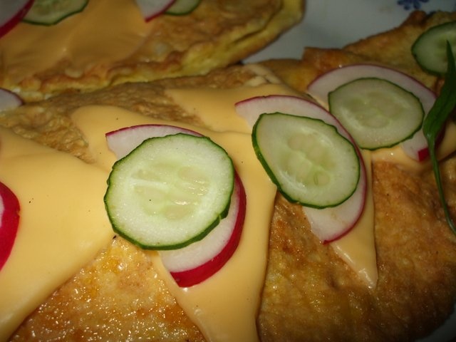 Omleta Calzone cu cascaval si verdeturi