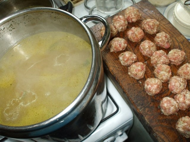 Ciorba de perisoare (idee Daf)