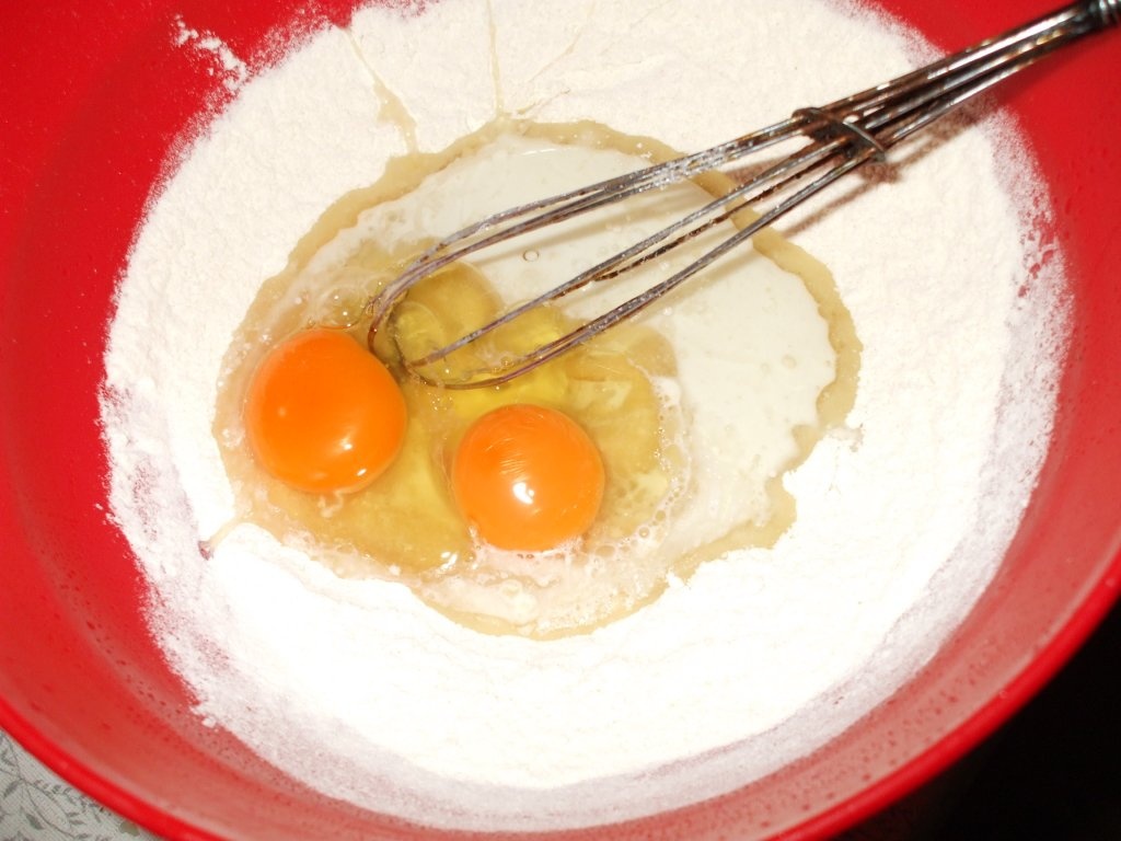 Tarta cu capsuni si blat de alune