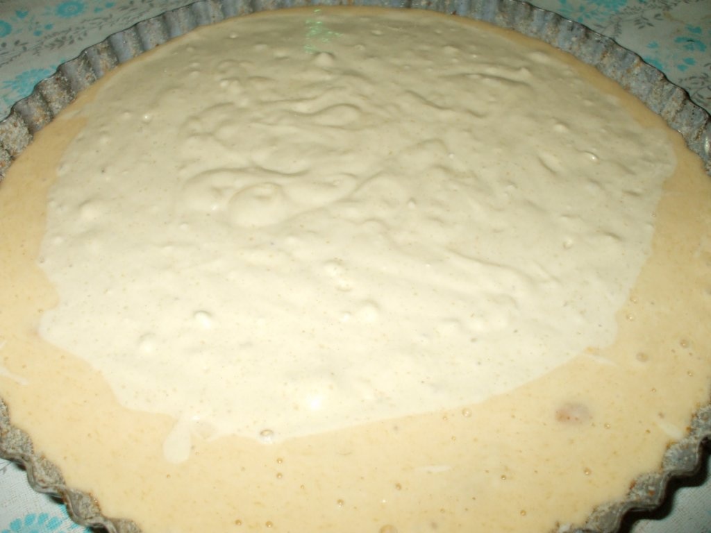 Tarta cu capsuni si blat de alune