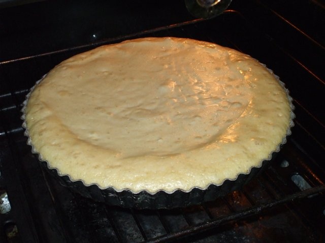 Tarta cu capsuni si blat de alune