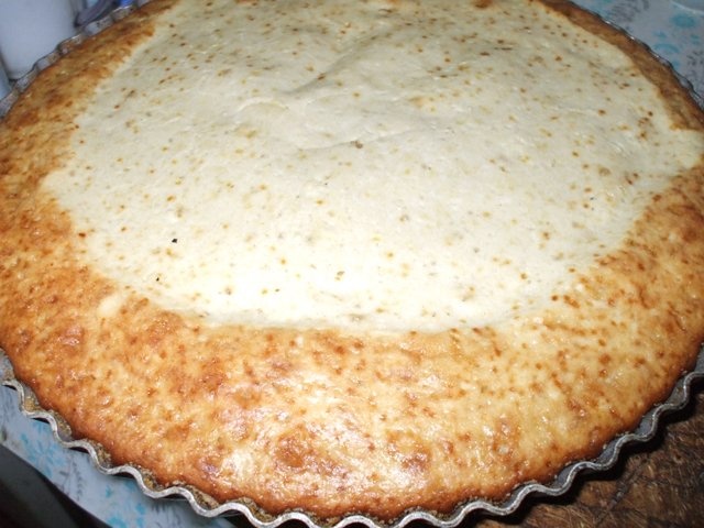 Tarta cu capsuni si blat de alune