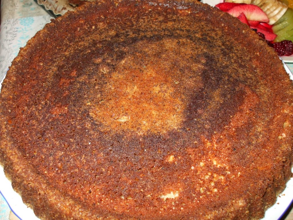 Tarta cu capsuni si blat de alune