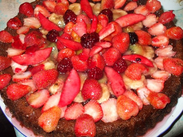 Tarta cu capsuni si blat de alune