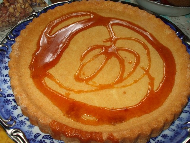 Tarta cu blat pandispan, fructe asortate si alune