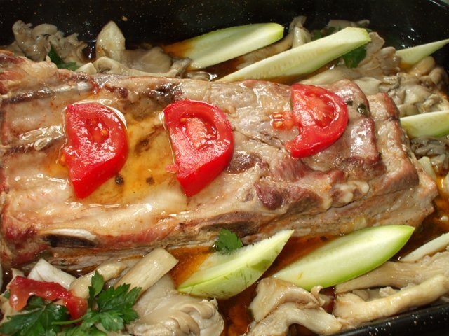 Piept de porc la tava cu ciuperci