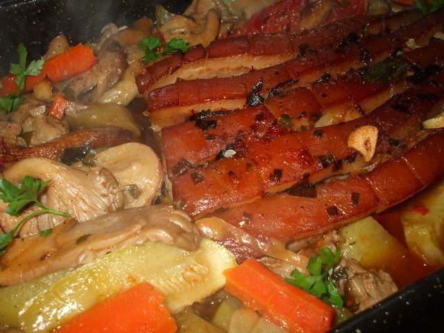 Piept de porc la tava cu ciuperci