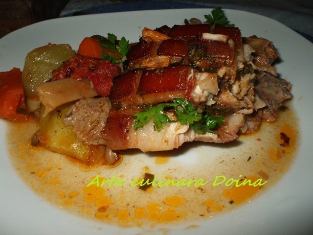 Piept de porc la tava cu ciuperci