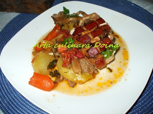 Piept de porc la tava cu ciuperci