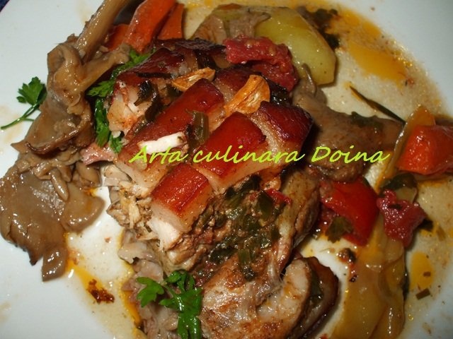 Piept de porc la tava cu ciuperci