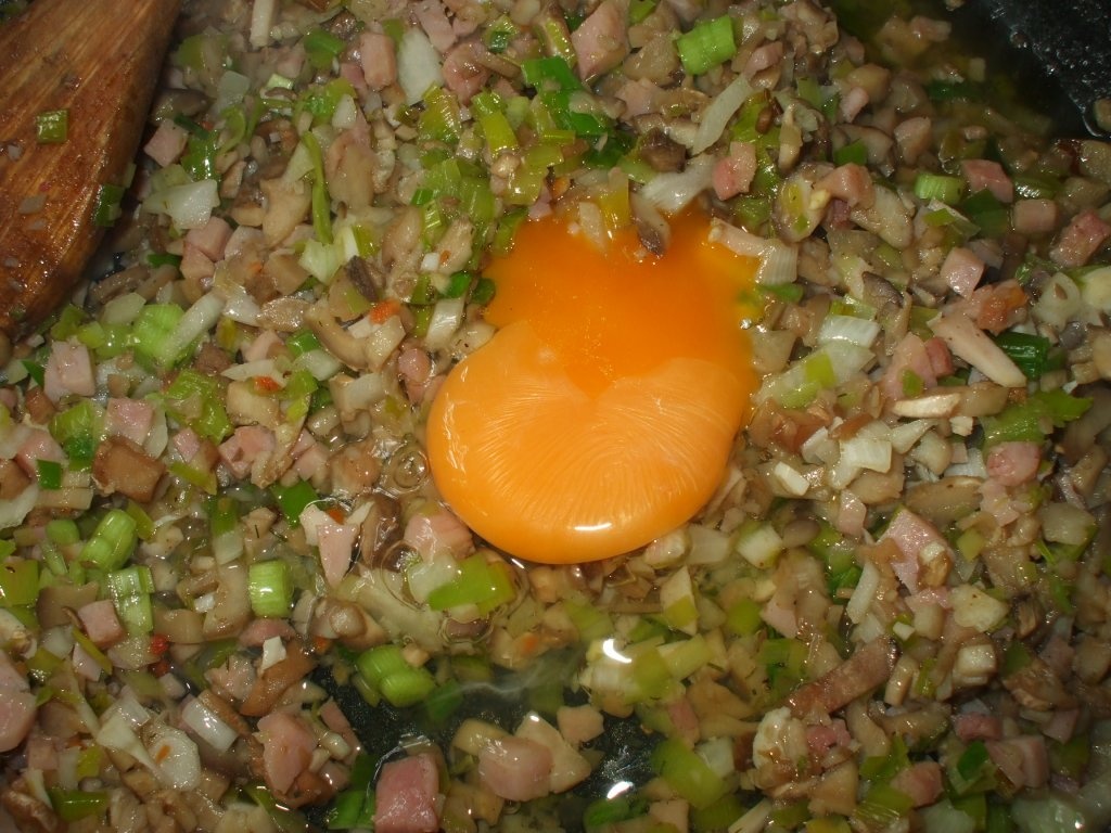 Ciuperci umplute cu praz si sunca (crenvursti)