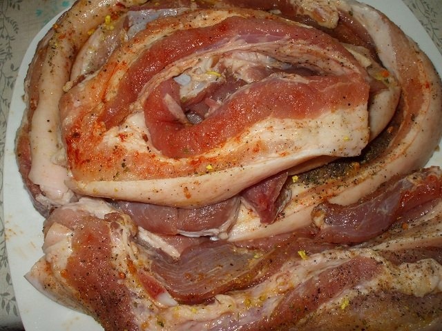 Piept de porc cu cartofi noi la cuptor