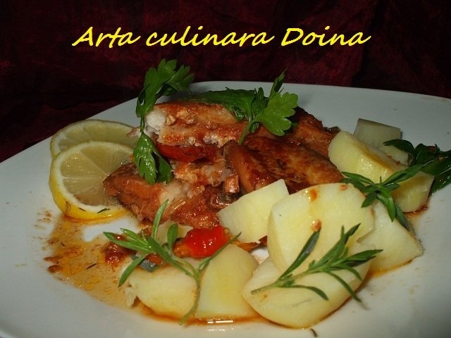 File de pangasius cu rosii la tava