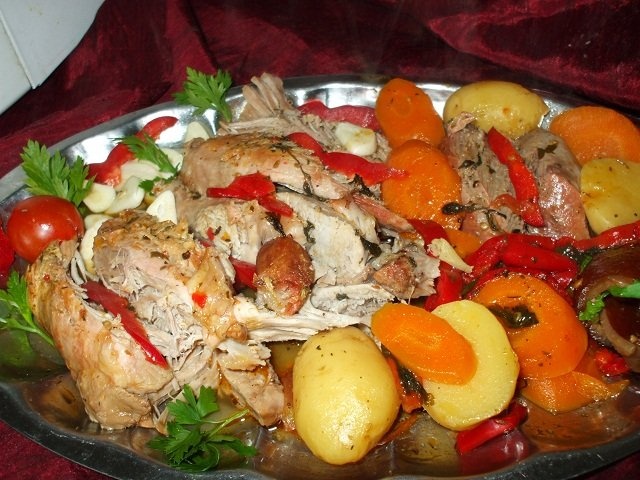 Friptura de curcan cu legume la tava