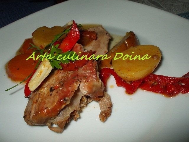 Friptura de curcan cu legume la tava