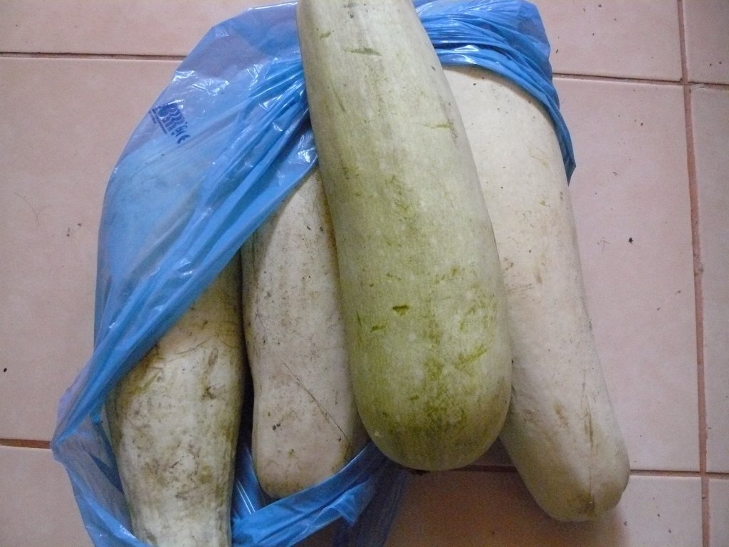 Conservă  picantă de  dovlecei cu capia