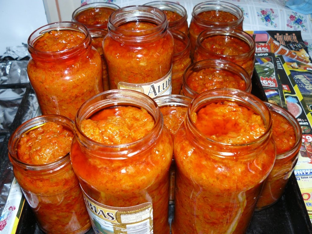 Conservă  picantă de  dovlecei cu capia